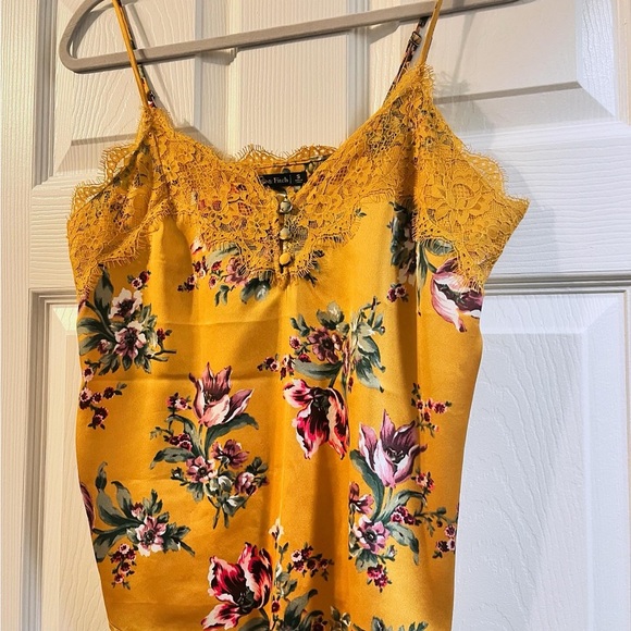 Ladies Abercrombie Top - Picture 4 of 4